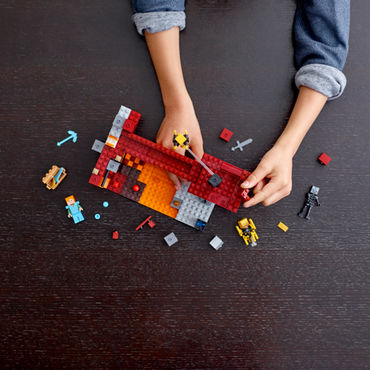 Lego-minecraft-21154-le-pont-de-blaze-construction