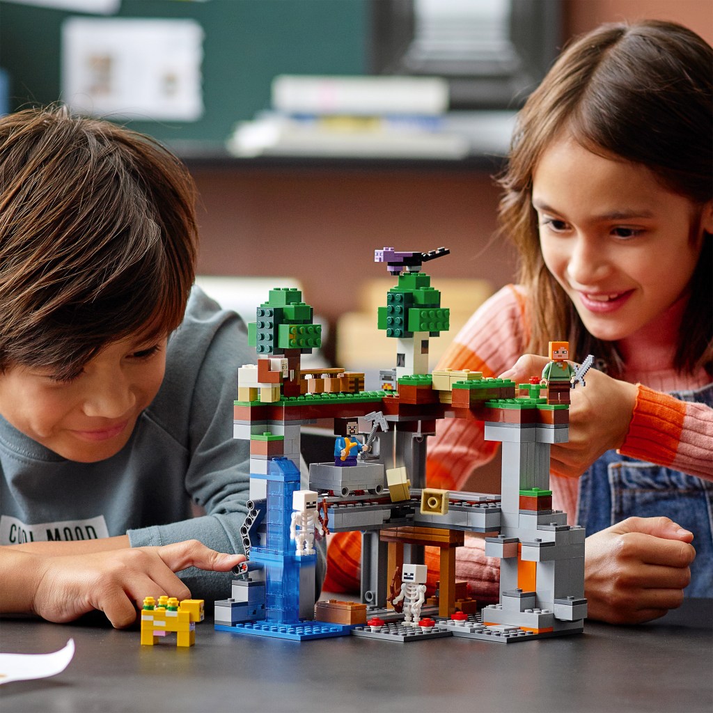 Lego-minecraft-21169-la-premiere-aventure-jeu