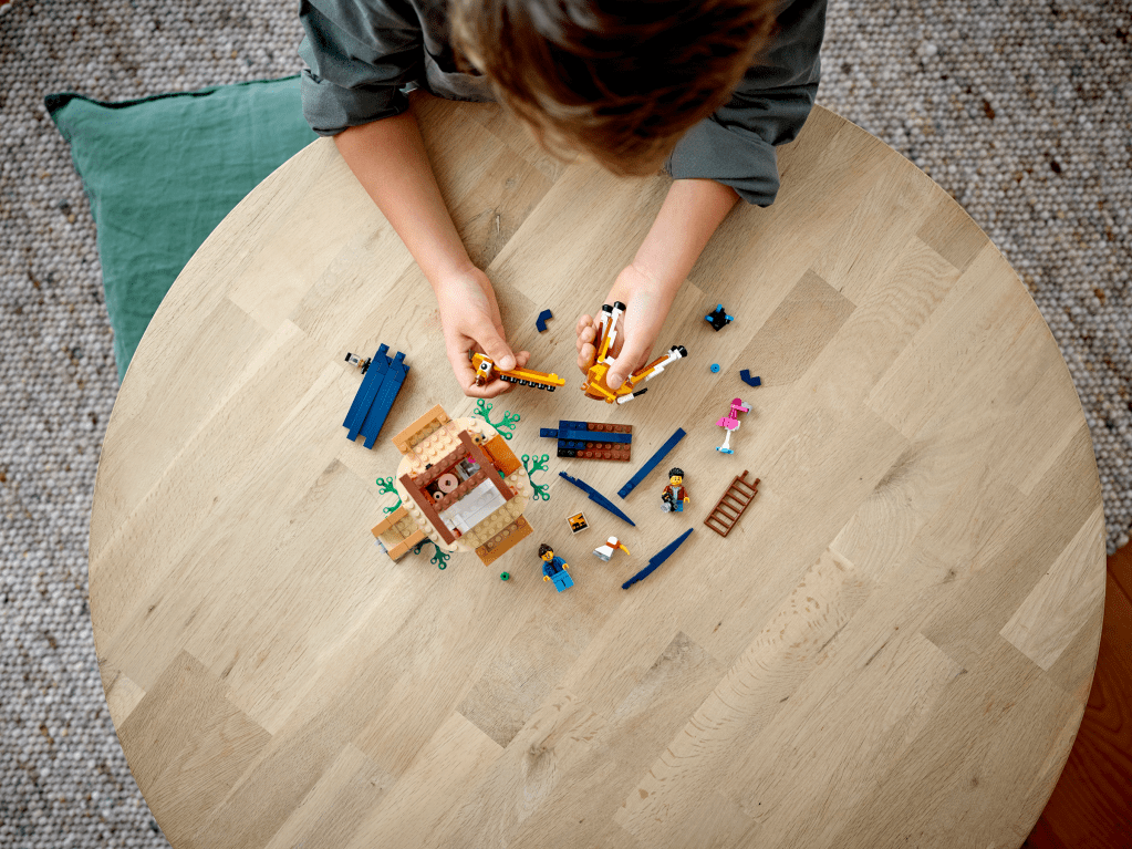 Lego-creator-31116-la-cabane-dans-larbre-du-safari-construction