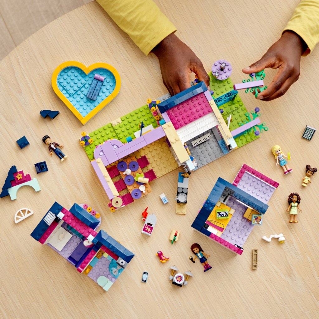 Lego-friends-41449-la-maison-familiale-dandrea-construction