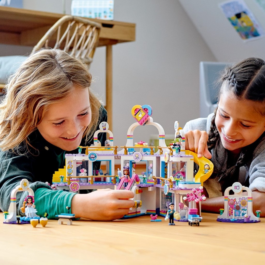 Lego-friends-41450-le-centre-commercial-de-heartlake-city-jeu