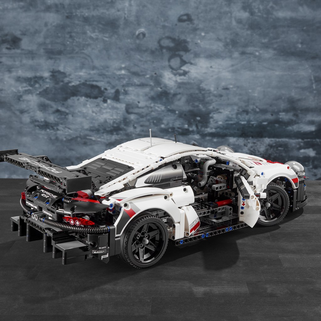 Lego-technic-42096-porsche-911-rsr-feature3