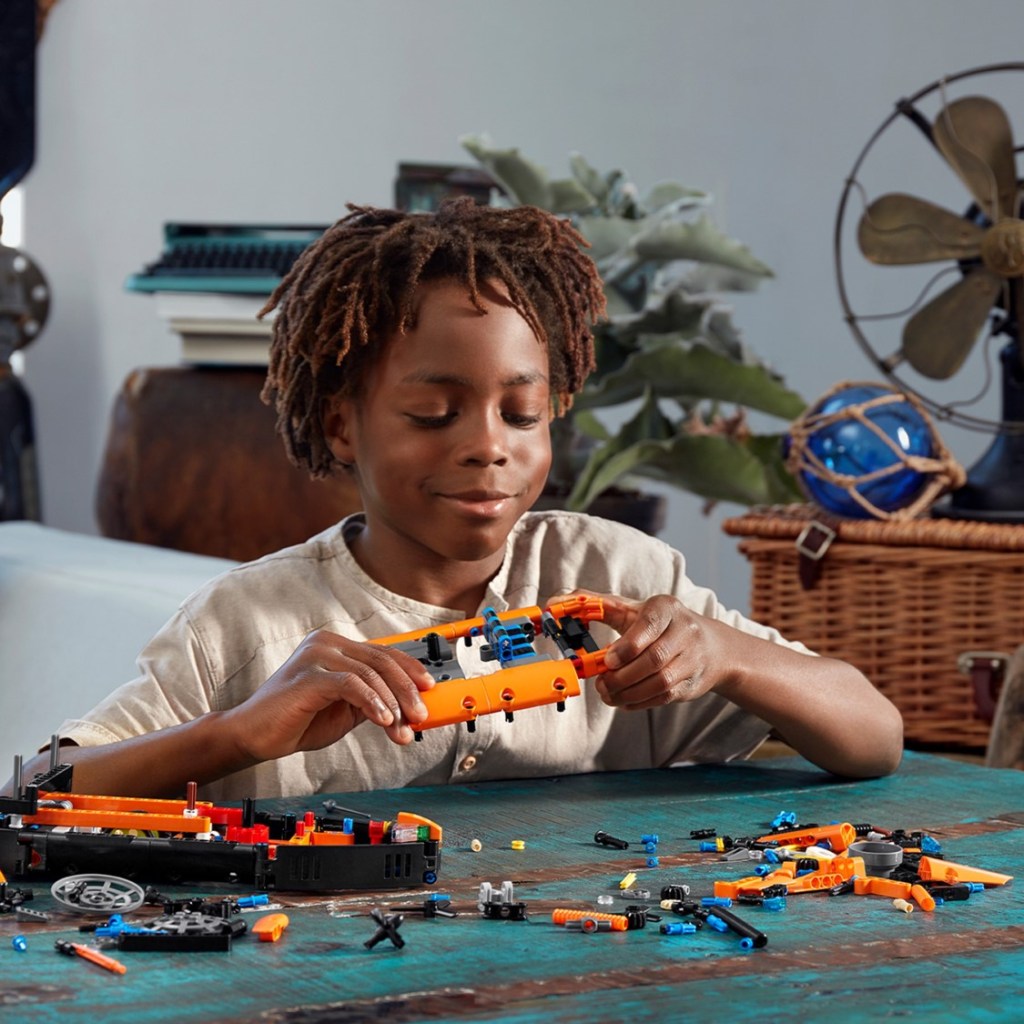 Lego-technic-42120-aeroglisseur-de-sauvetage-construction