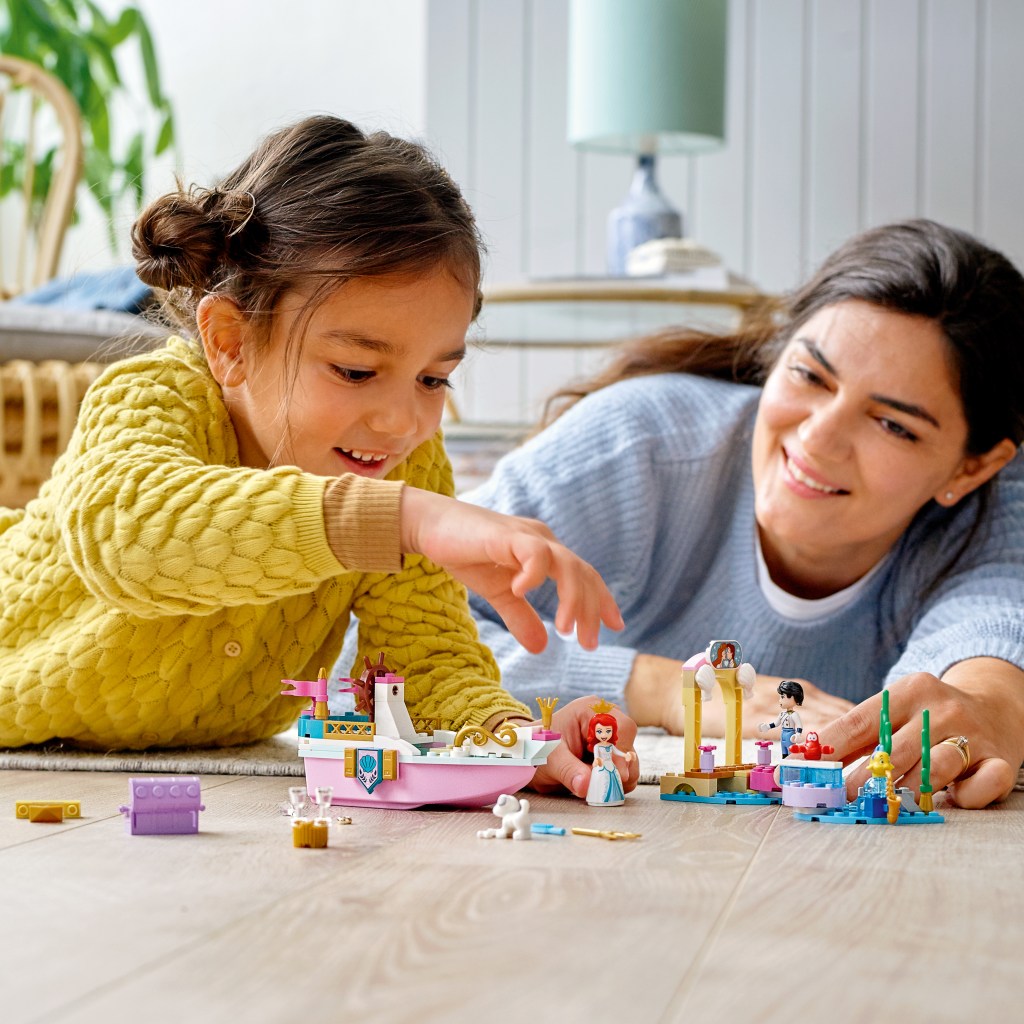 Lego-disney-princess-43191-le-bateau-de-mariage-dariel-jeu