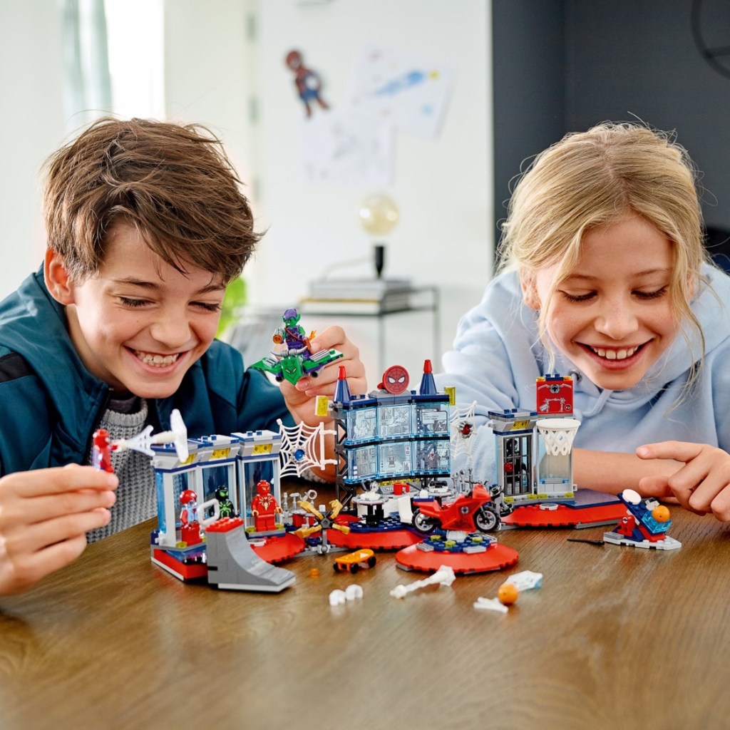 Lego-marvel-76175-lattaque-contre-le-repaire-de-spider-jeu