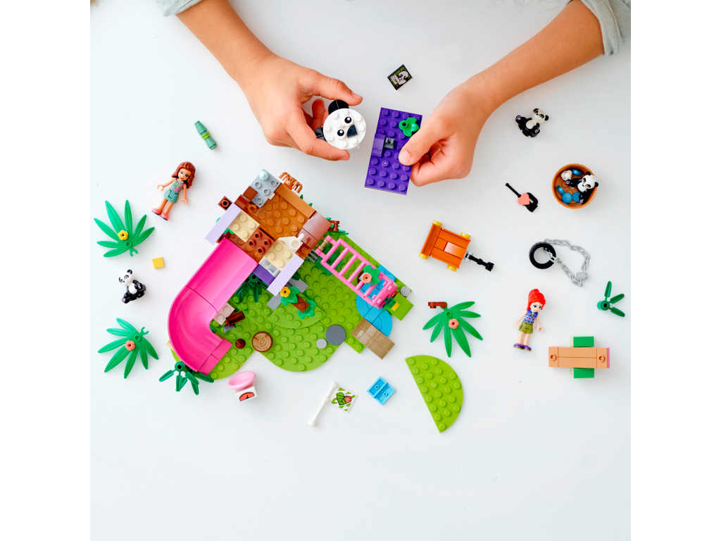 Lego-friends-41422-la-cabane-des-pandas-dans-la-jungle-construction
