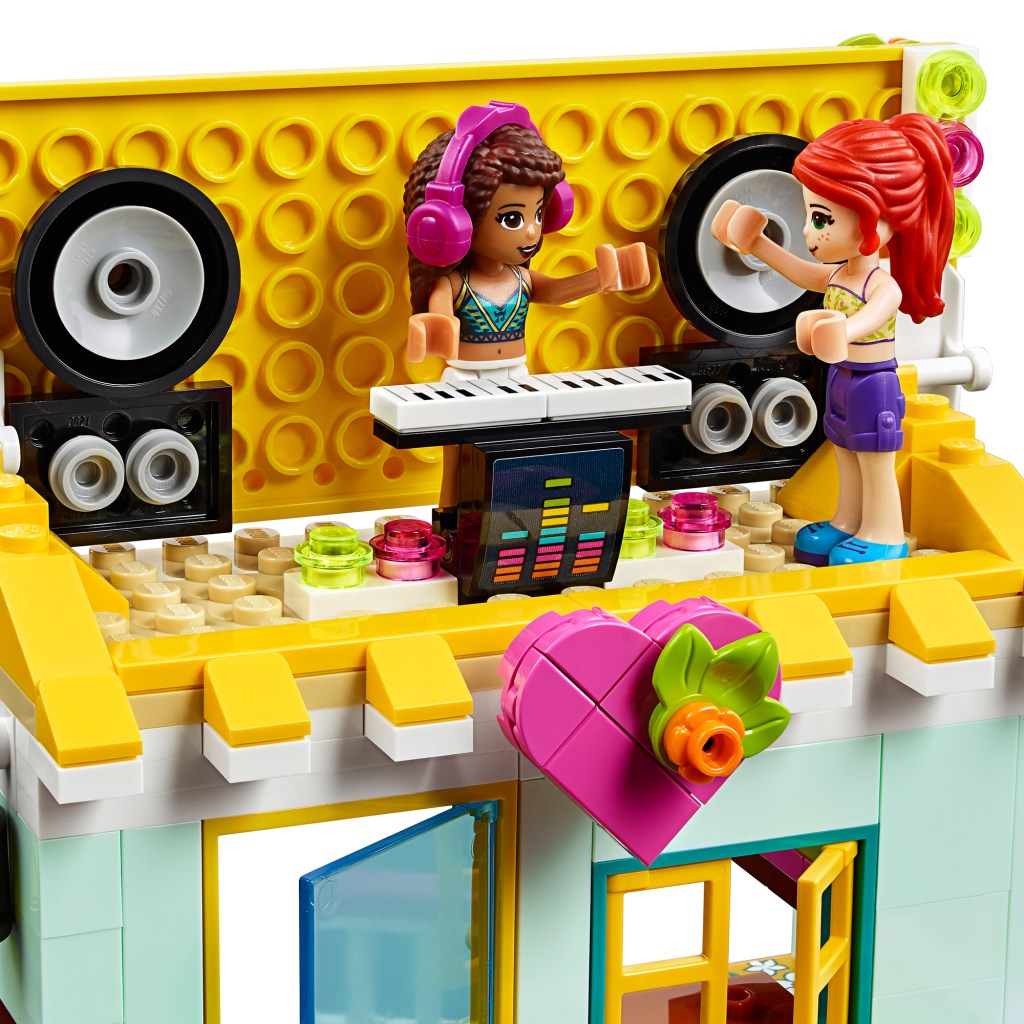 LEGO-Friends-41428-La-maison-sur-la-plage-feature2