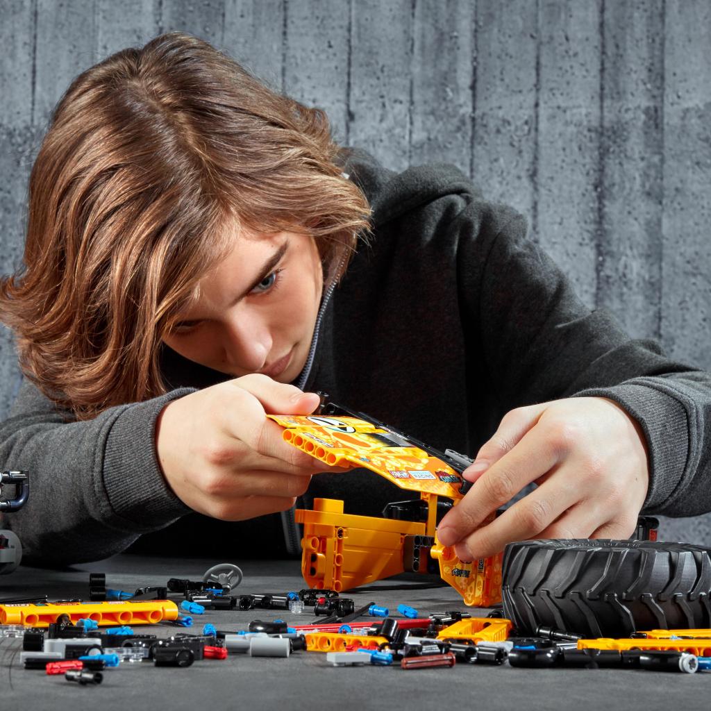 Lego-technic-42099-le-tout-terrain-xtreme-construction