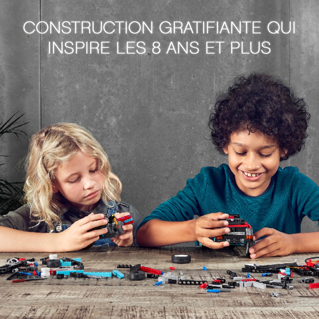 Lego-technic-42106-le-spectacle-de-cascades-du-camion-et-de-la-moto-construction