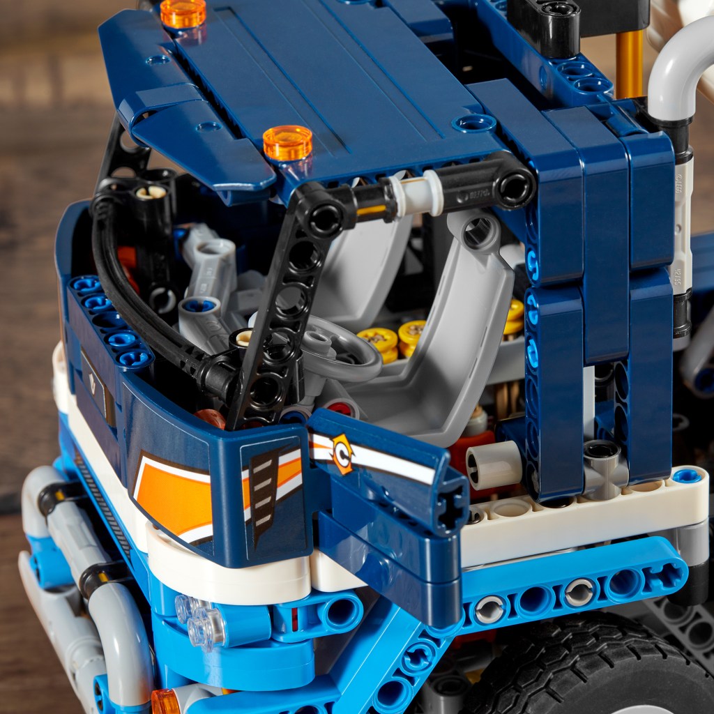 Lego-technic-42112-le-camion-betonniere-feature2