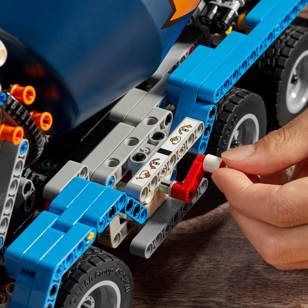 Lego-technic-42112-le-camion-betonniere-feature3