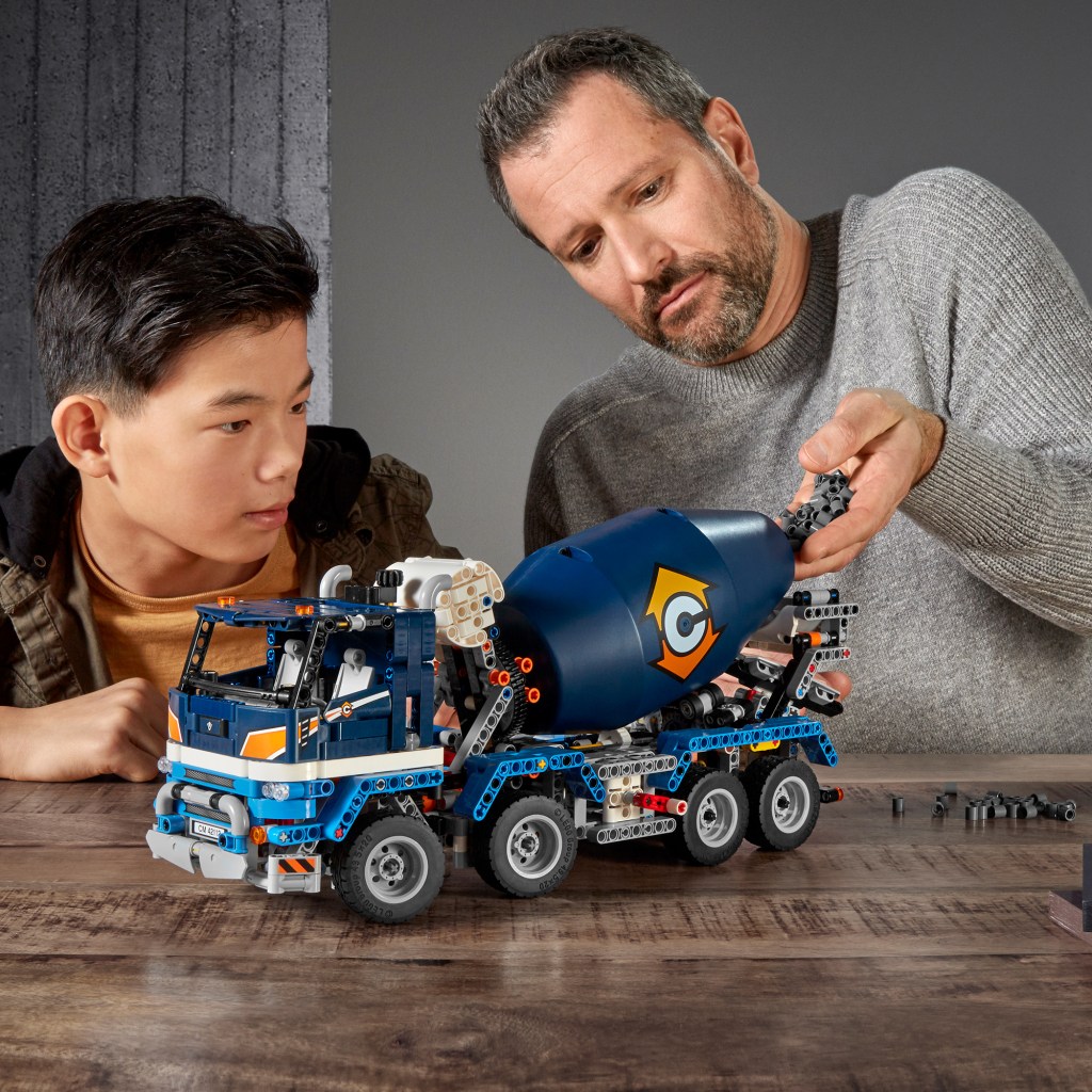 Lego-technic-42112-le-camion-betonniere-jeu