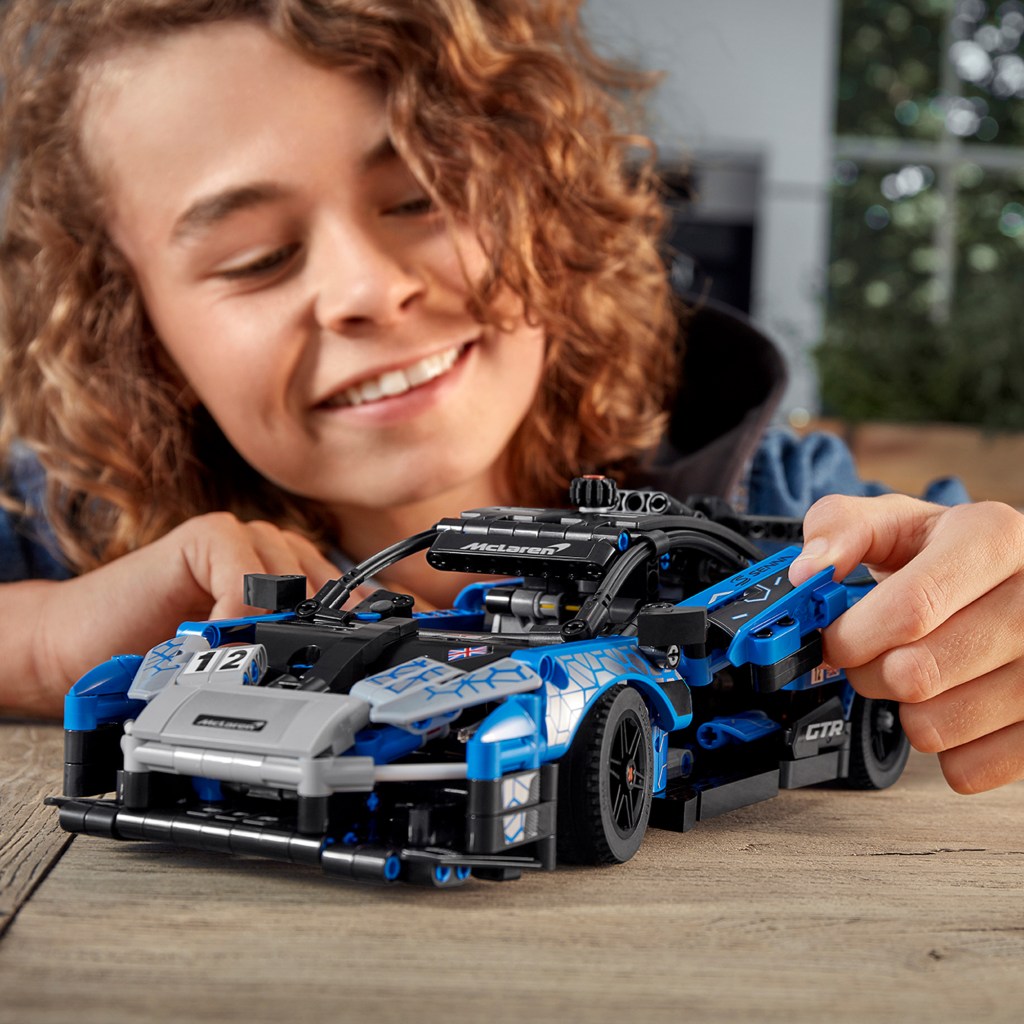 Lego-technic-42123-mclaren-senna-gtr-jeu