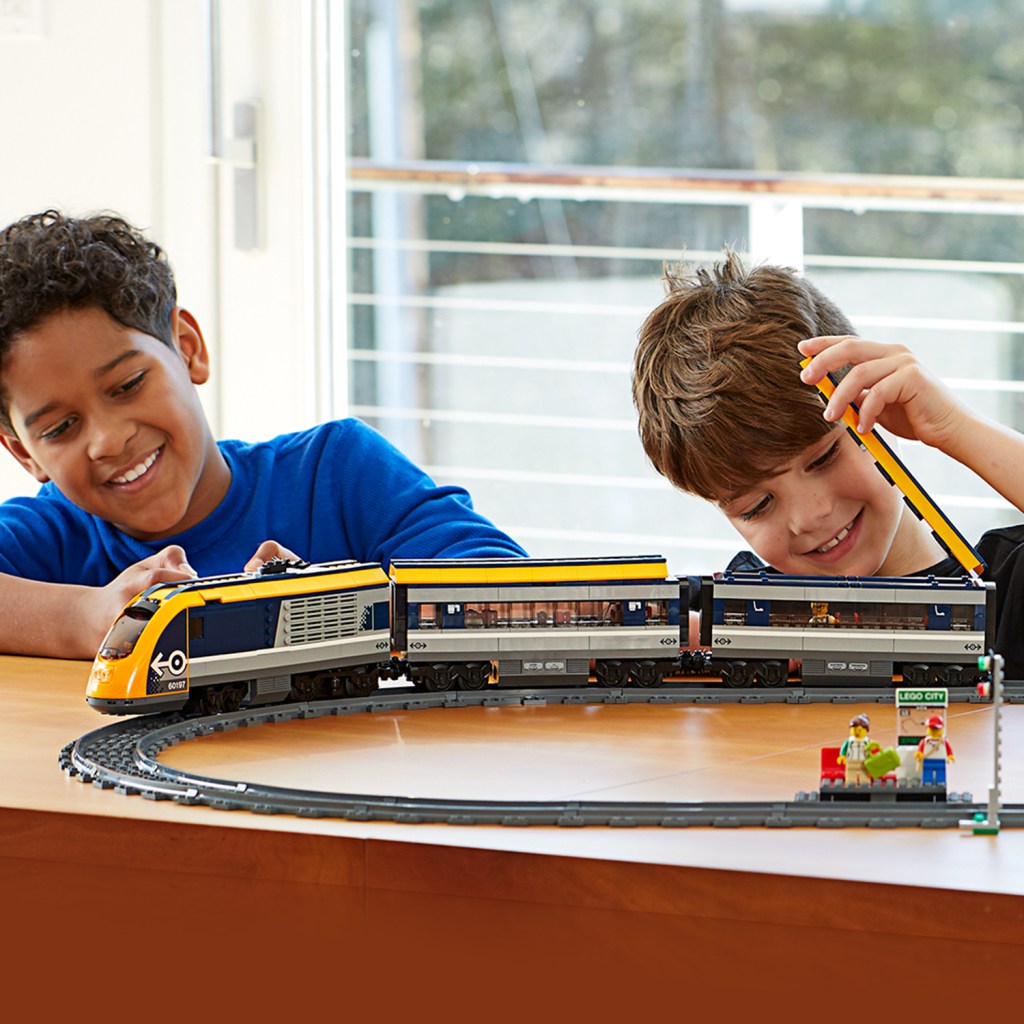 LEGO® City 60197 Le train de passagers télécommandé