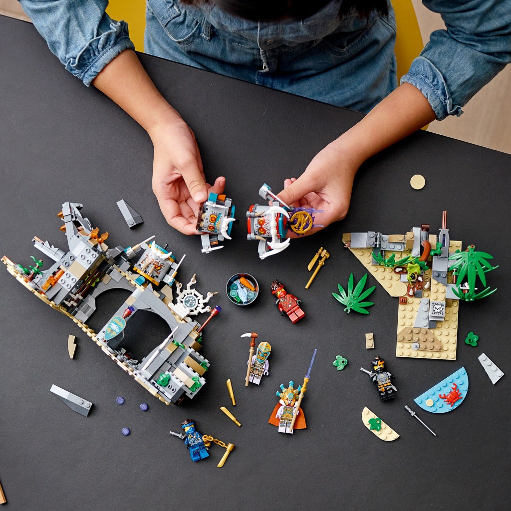 Lego-ninjago-71747-le-village-des-gardiens-construction