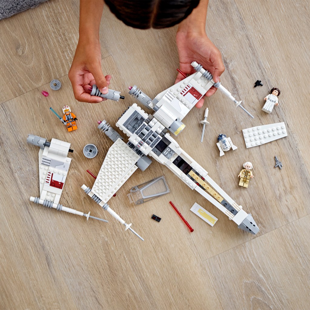 Lego-star-wars-75301-le-xwing-fighter-de-luke-skywalker-construction