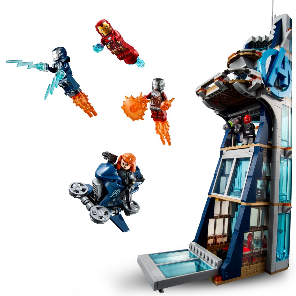 LEGO-Marvel-76166-La-tour-de-combat-des-Avengers-feature3