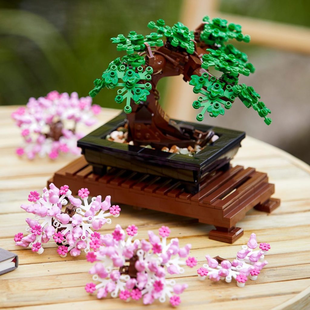 LEGO-Icons-10281-Bonsai-feature1