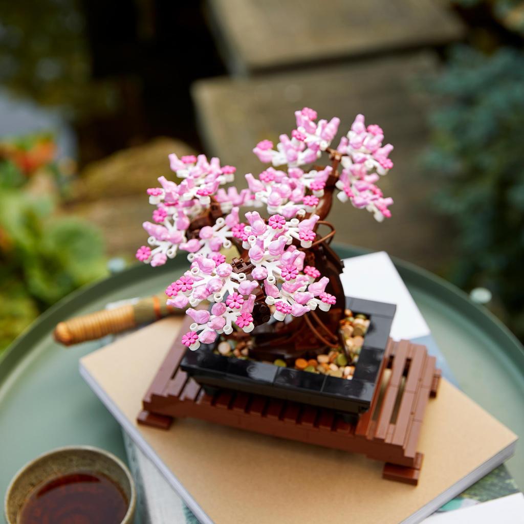 LEGO-Icons-10281-Bonsai-feature2