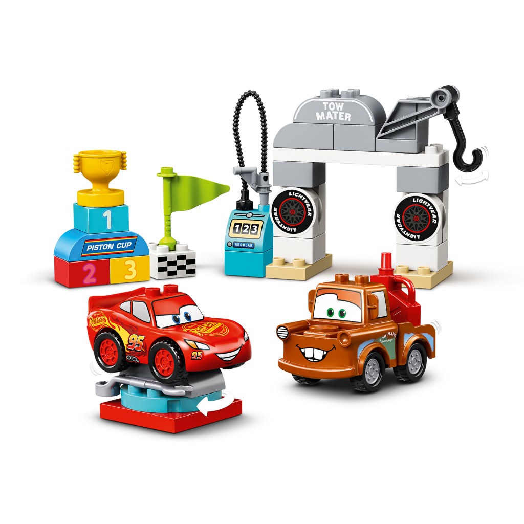 LEGO-DUPLO-10924-Jour-de-Course-de-Flash-McQueen-feature1