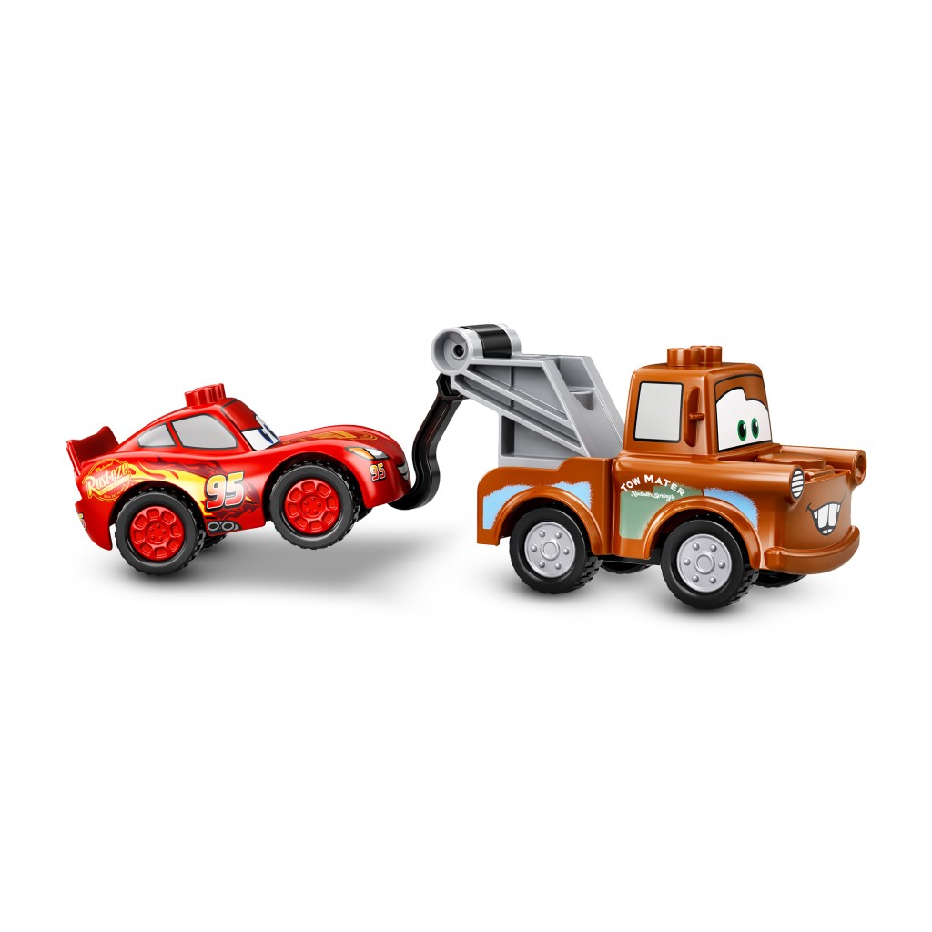 LEGO-DUPLO-10924-Jour-de-Course-de-Flash-McQueen-feature3