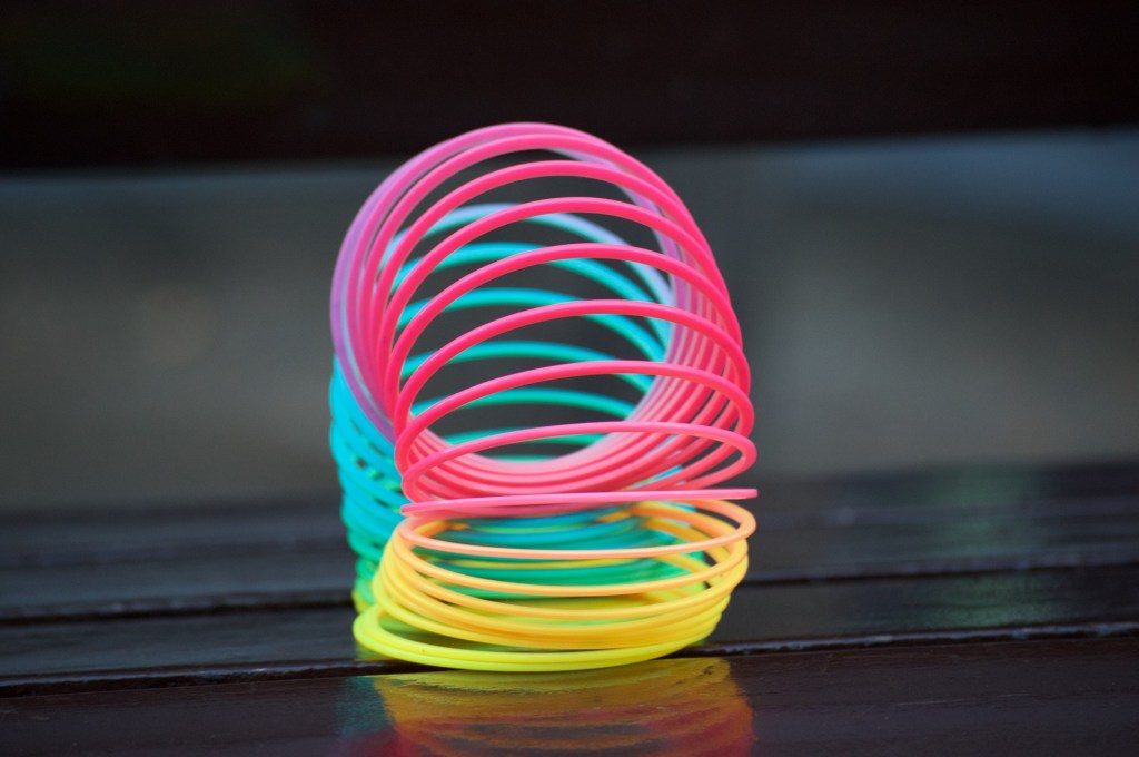 Le Slinky (ressort magique) : comment y jouer ?