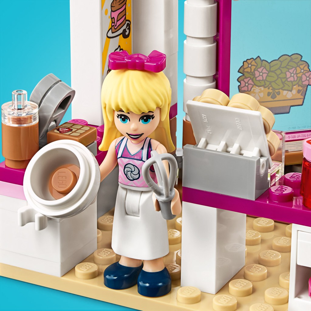 LEGO-friends-41426-Le-café-du-parc-de-Heartlake-City-feature2