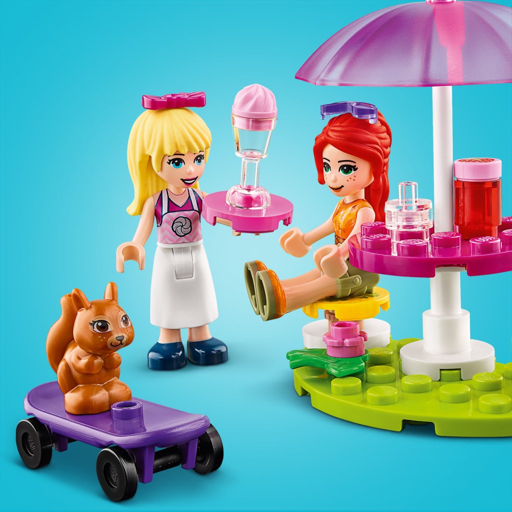 LEGO-friends-41426-Le-café-du-parc-de-Heartlake-City-feature3