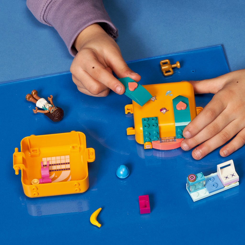 Lego-friends-41671-Le-cube-de-natation-dAndréa-construction