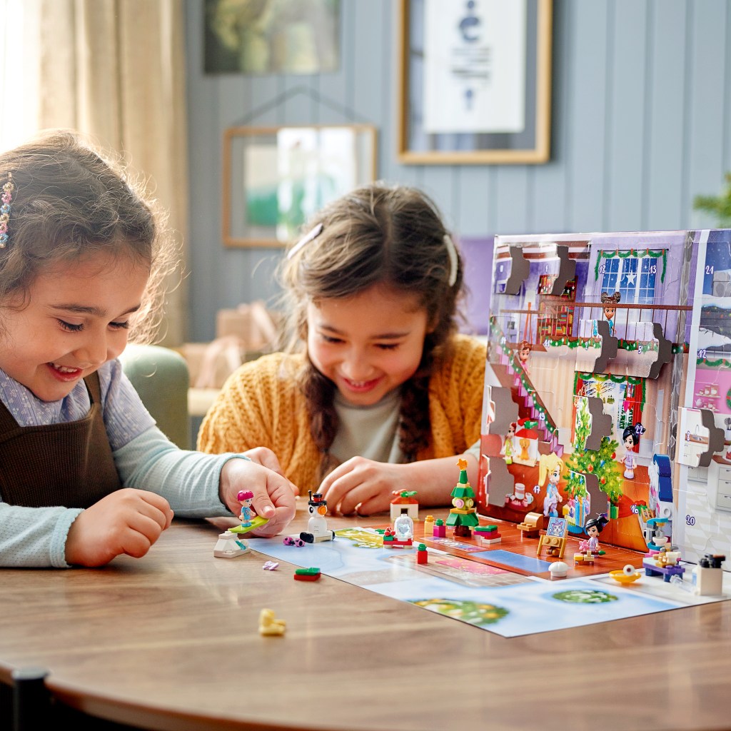 Lego-friends-41690-calendrier-de-lavent-2021-construction