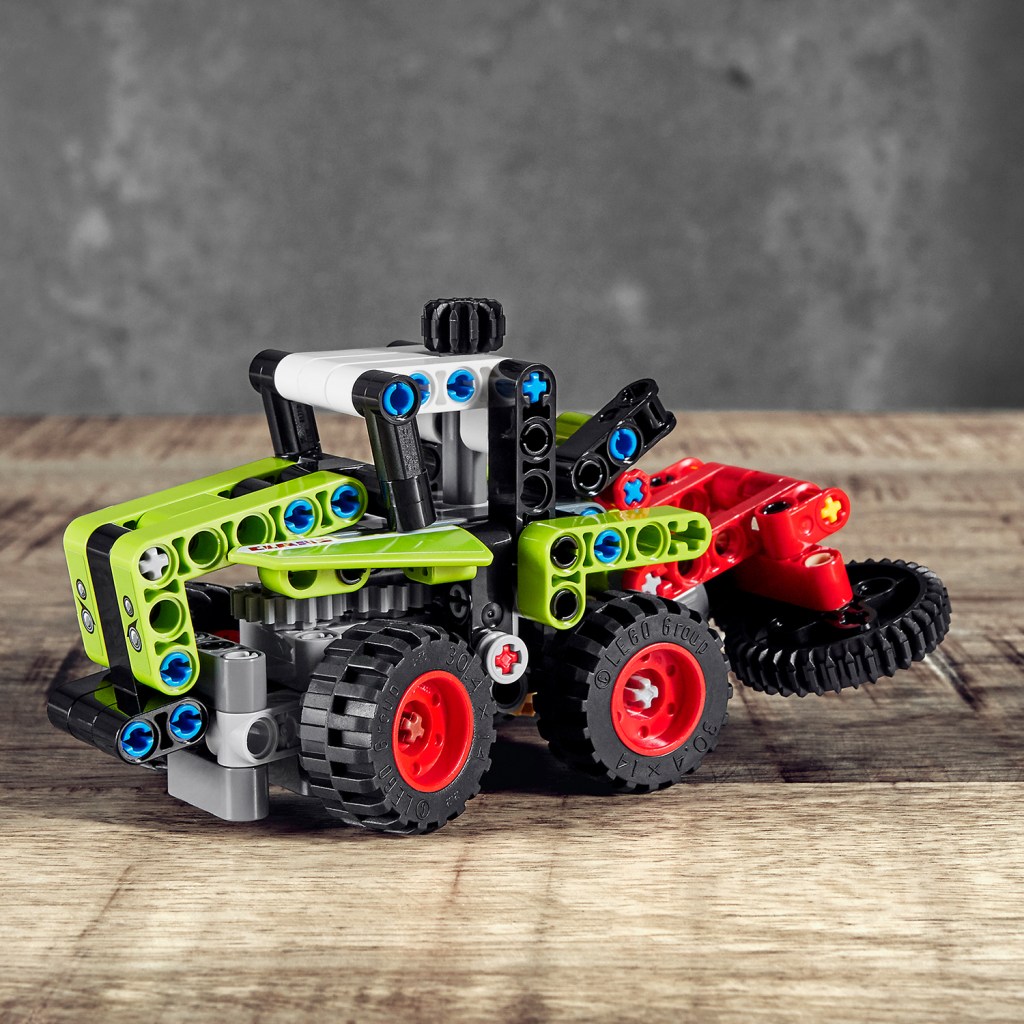 Lego-technic-42102-mini-claas-xerion-feature2