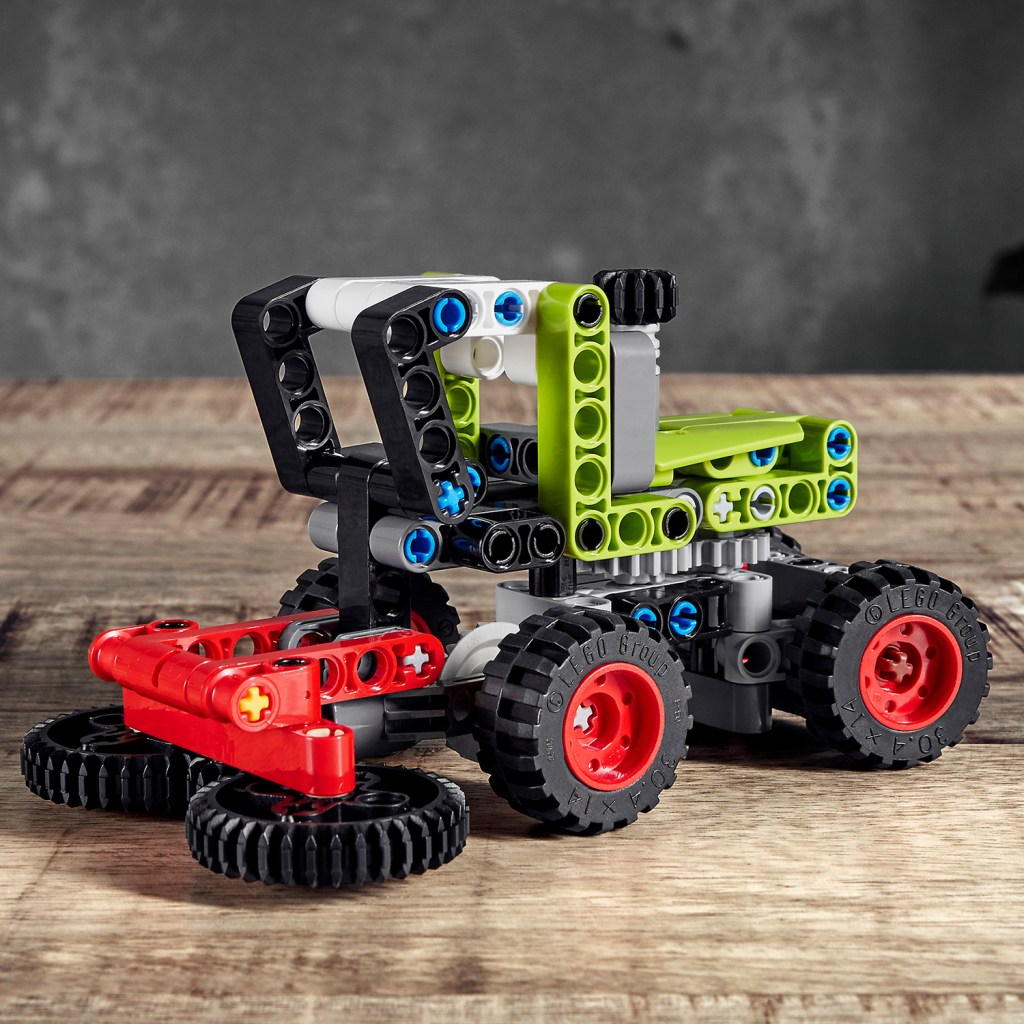 Lego-technic-42102-mini-claas-xerion-feature1