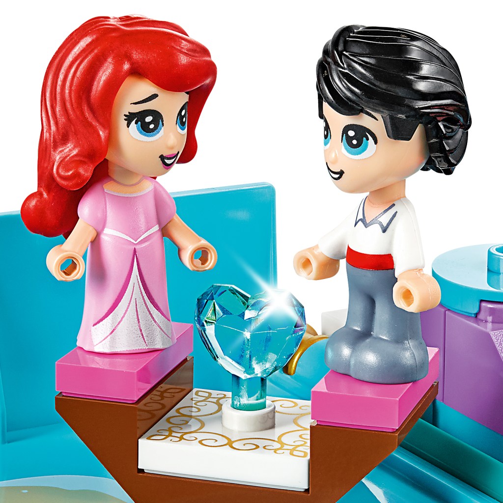 Lego-disney-princess-43176-Les-aventures-dAriel-dans-un-livre-de-contes-feature2