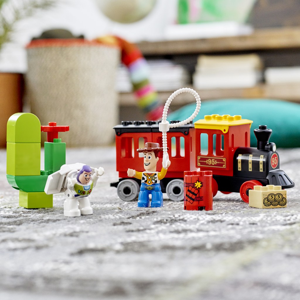 Lego-duplo-10894-le-train-de-toy-story-feature2