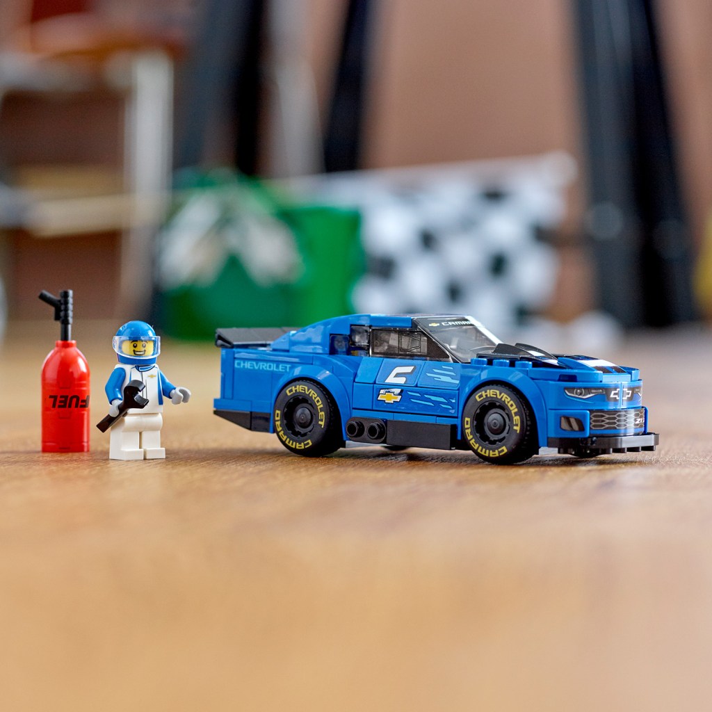 Lego-speed-champions-75891-la-voiture-de-course-chevrolet-camaro-zl1-feature3