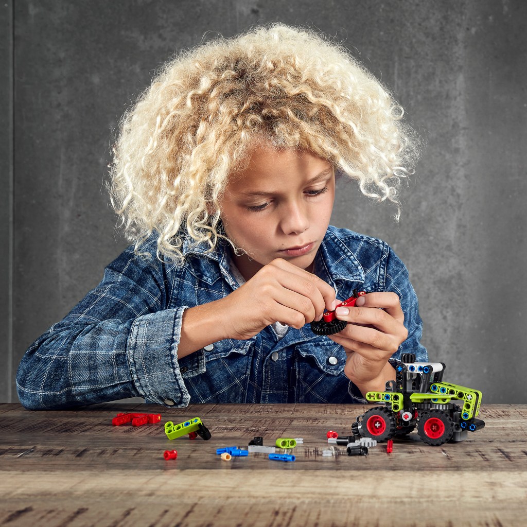 Lego-technic-42102-mini-claas-xerion-jeu