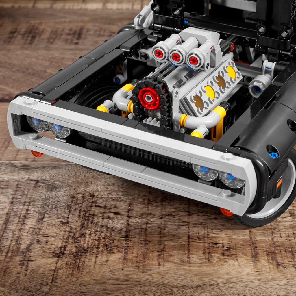 Lego-technic-42111-La-Dodge-Charger-de-Dom-feature2