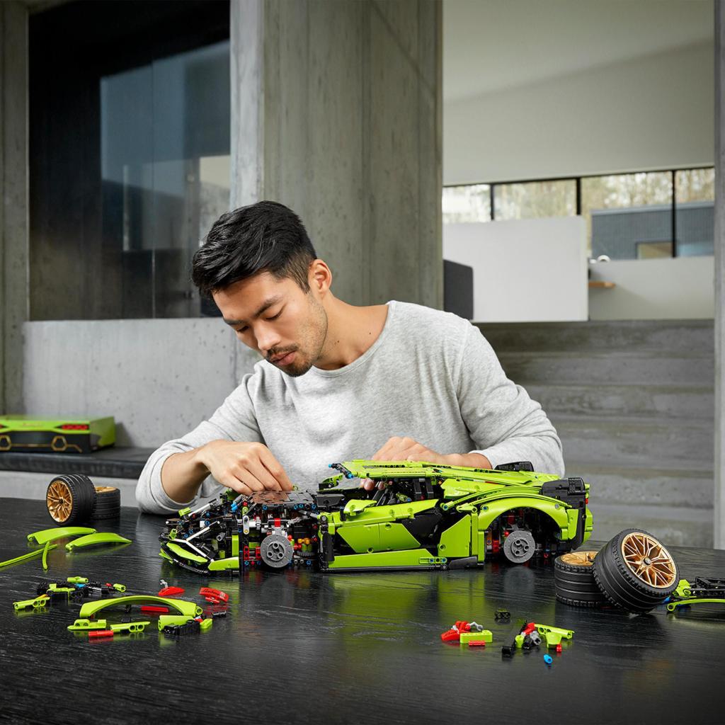Lego-technic-42115-Lamborghini-Sián-FKP-37-construction