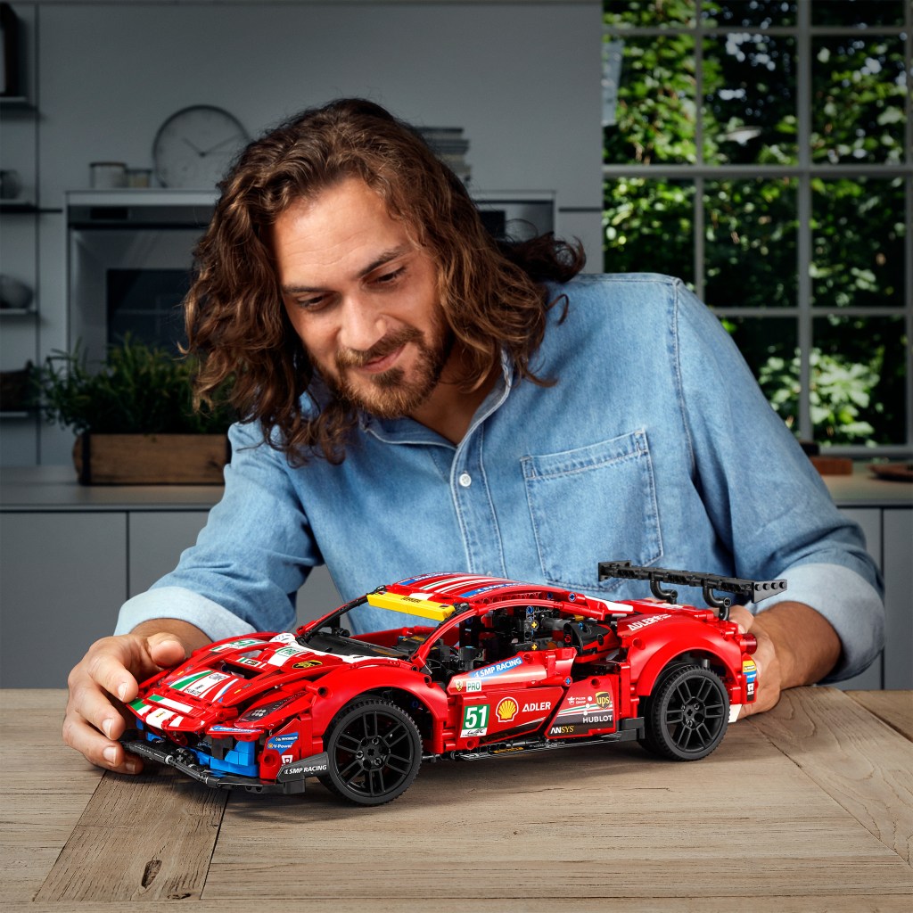 LEGO-Technic-42125-Ferrari-488-GTE-jeu