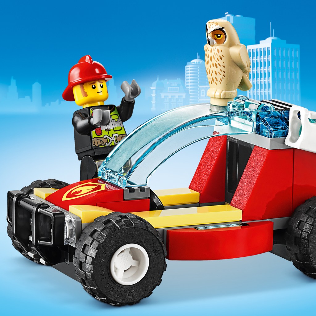 LEGO-City-60247-Le-feu-de-forêt-avec-pompier-feature3
