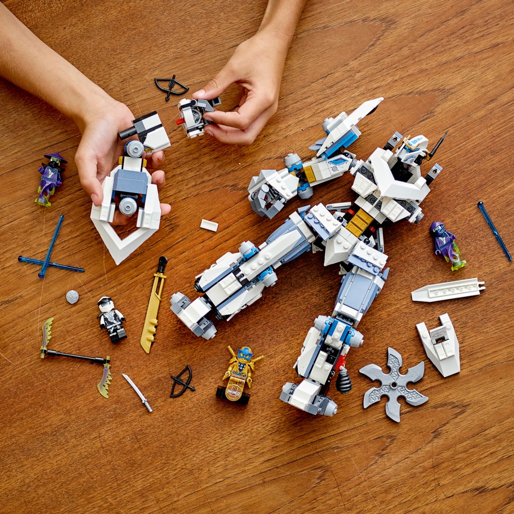 Lego-ninjago-71738-le-robot-de-combat-titan-de-zane-construction