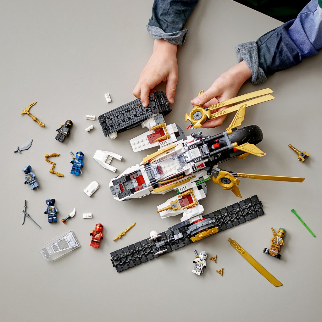 Lego-ninjago-71739-le-tout-terrain-ultrasonique-construction