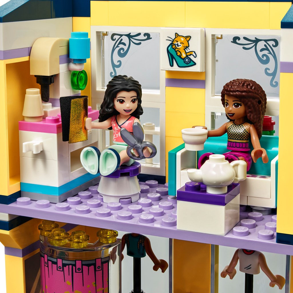 Lego-Friends-41427-La-Boutique-de-Mode-dEmma-feature1