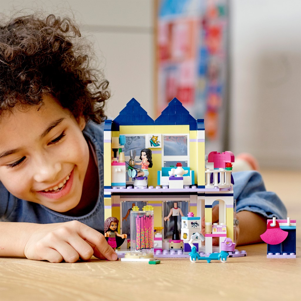 Lego-Friends-41427-La-Boutique-de-Mode-dEmma-jeu