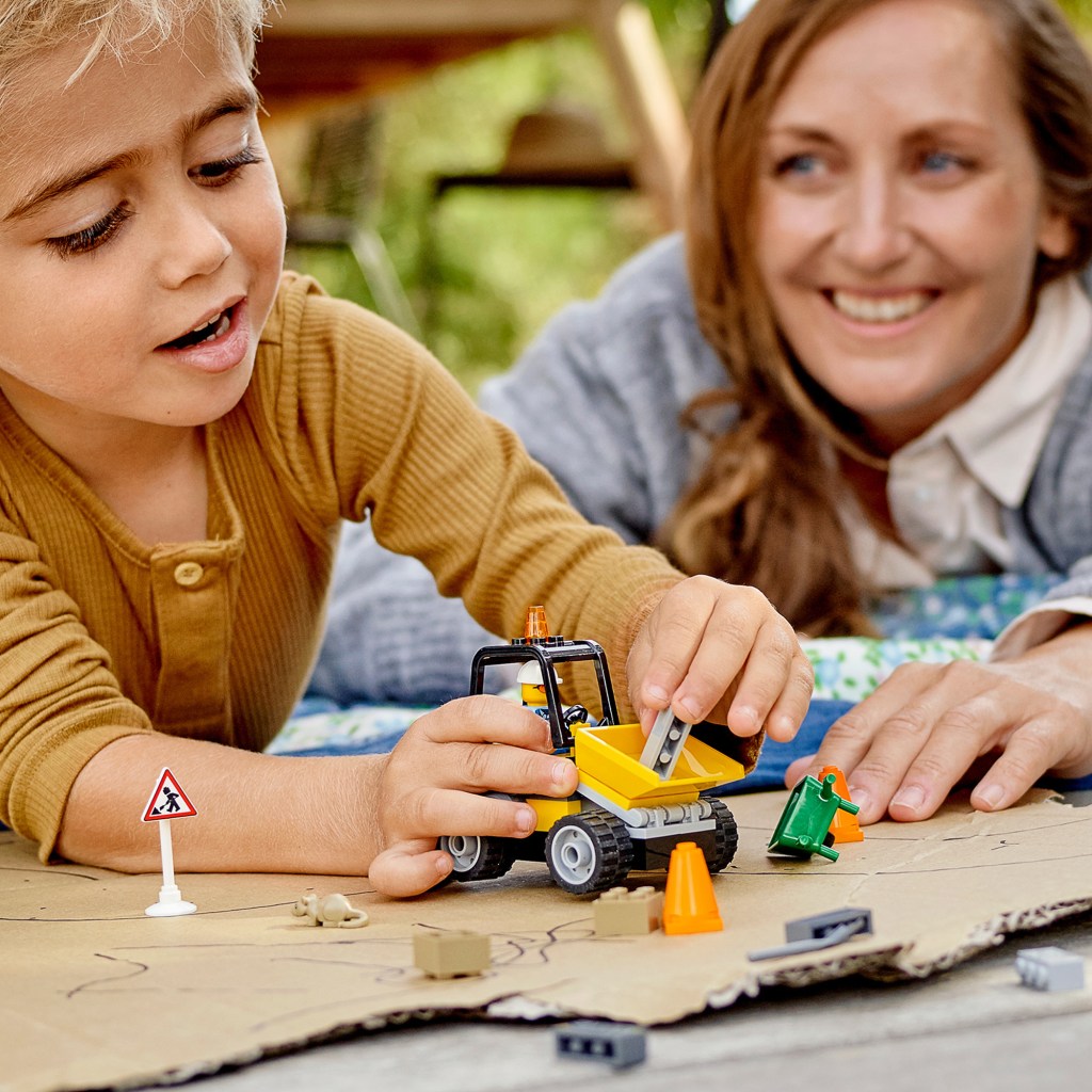 Lego-city-60284-le-camion-de-chantier-jeu