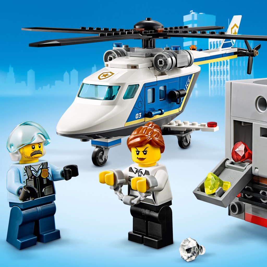LEGO-City-60243-LArrestation-en-Hélicoptère-feature3