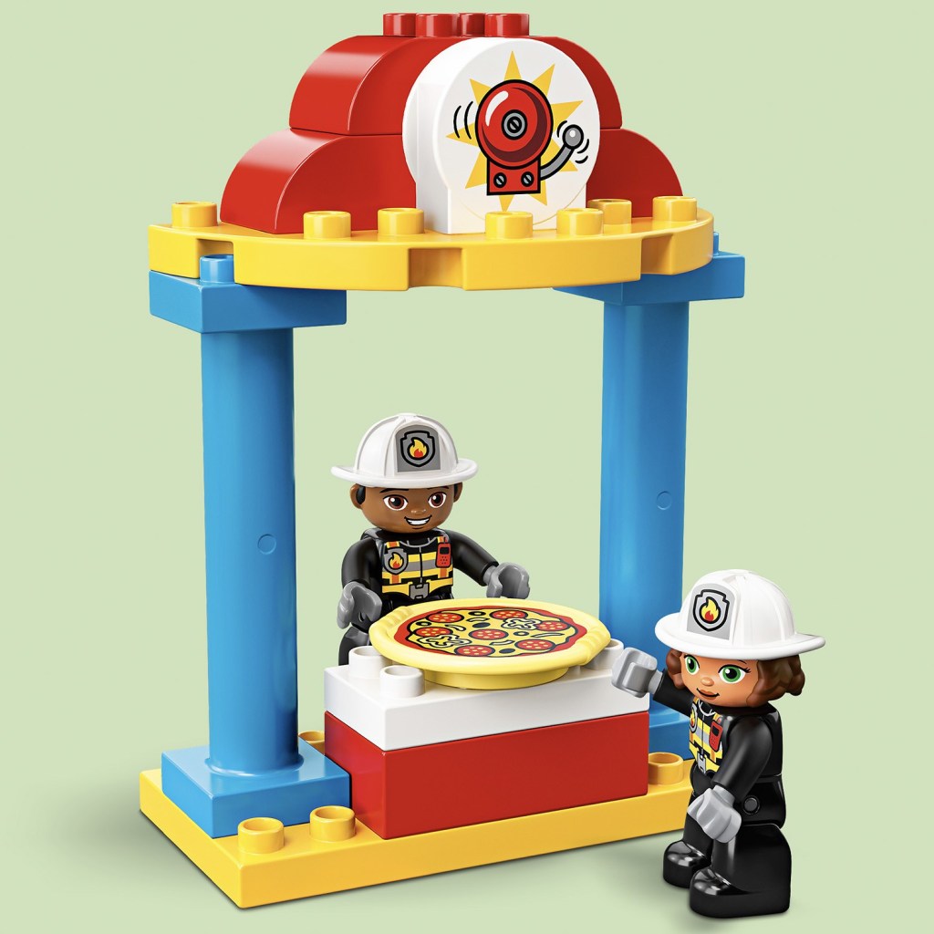 Lego-duplo-10903-la-caserne-de-pompiers-feature1