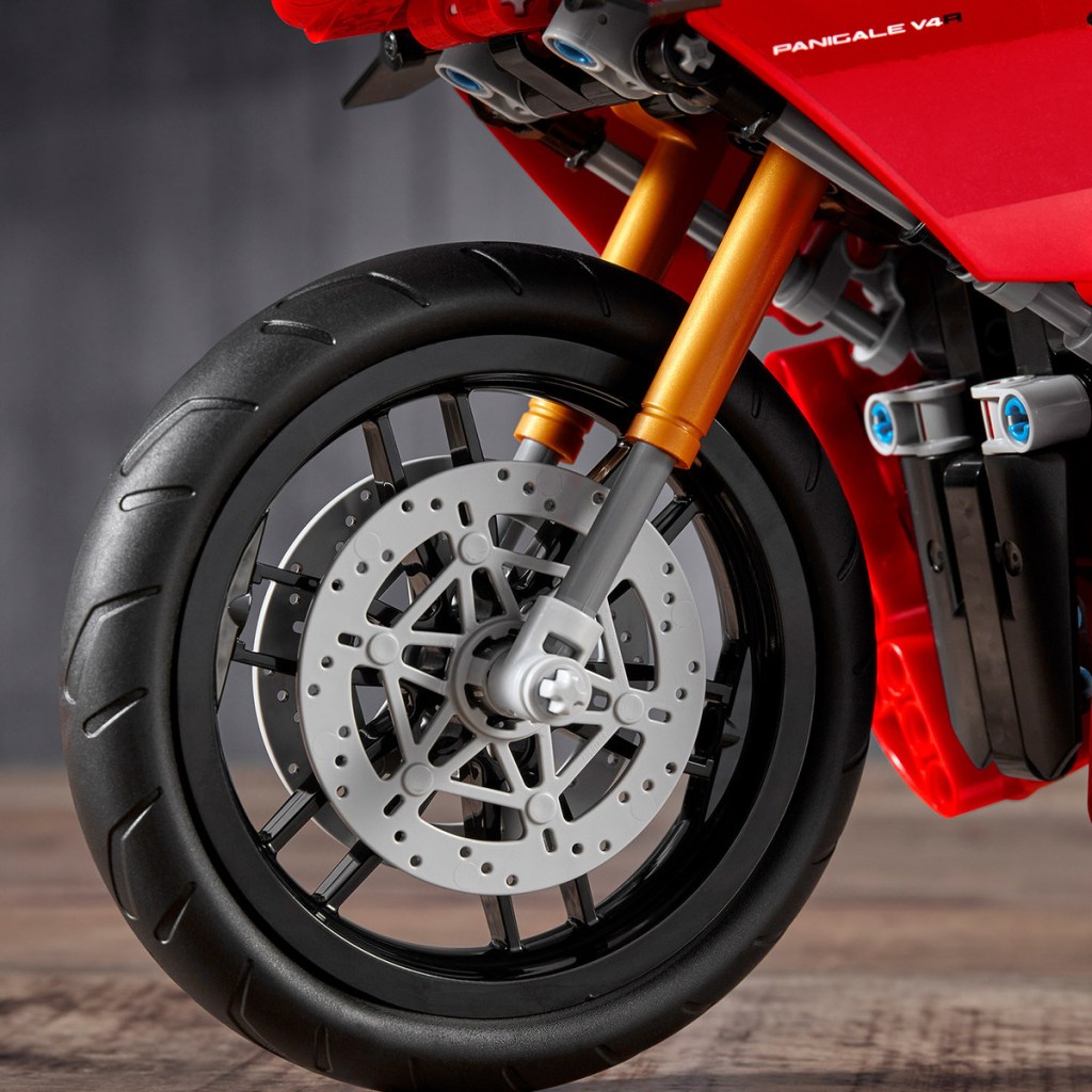 LEGO-Technic-42107-Ducati-Panigale-V4-R-feature3