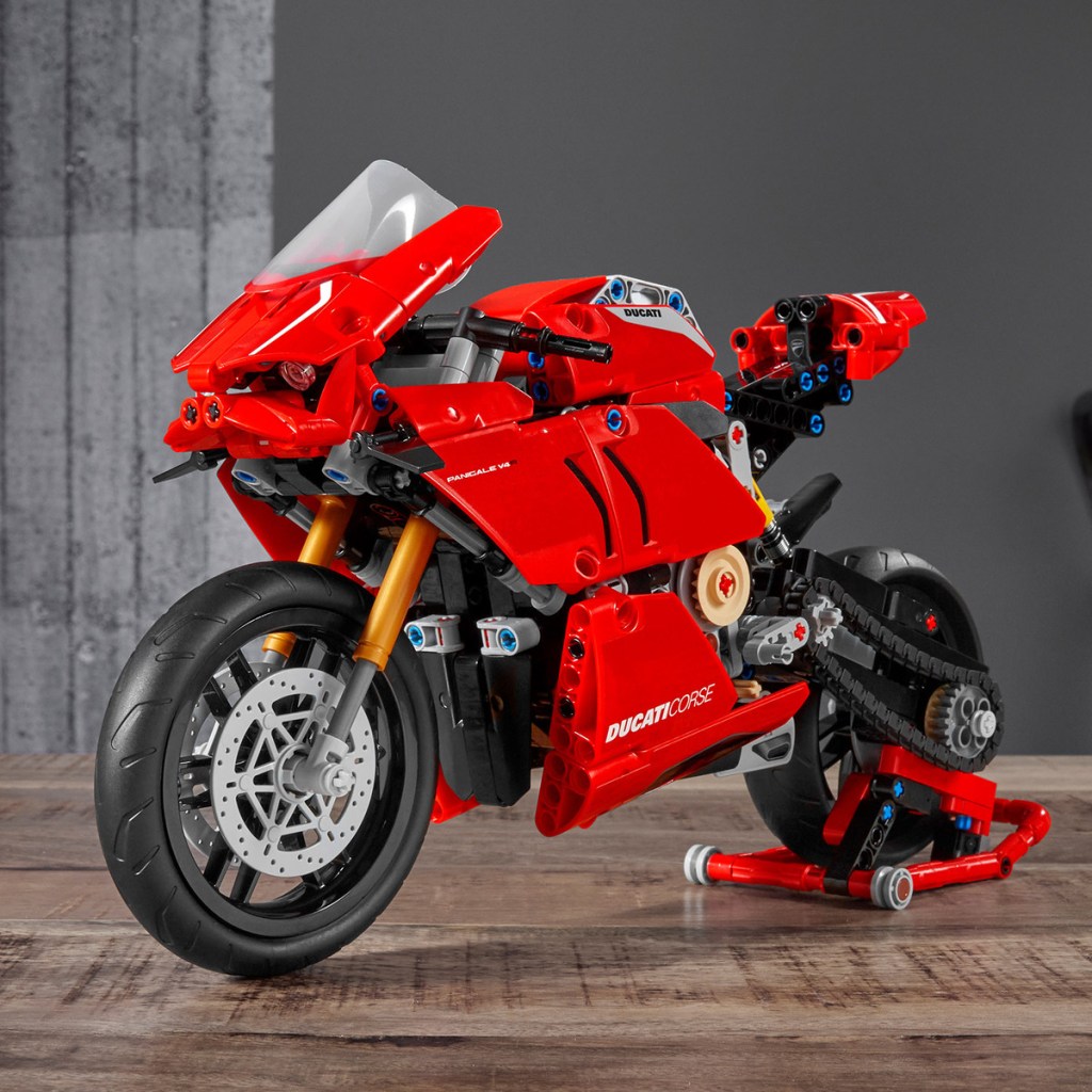 LEGO-Technic-42107-Ducati-Panigale-V4-R-feature1