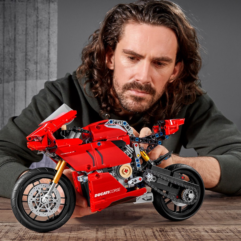 LEGO-Technic-42107-Ducati-Panigale-V4-R-jeu